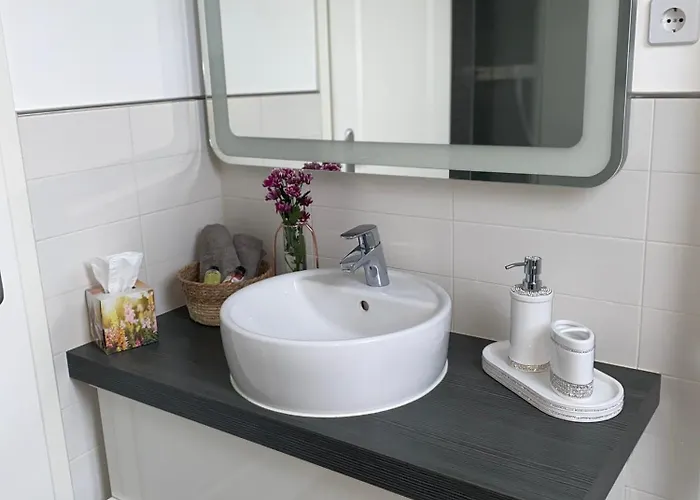 Bed & Breakfast By Pearl - 2 Schlafzimmer - S-bahn - Parkplatz - Immanuel Krankenhaus - Helios Klinikum